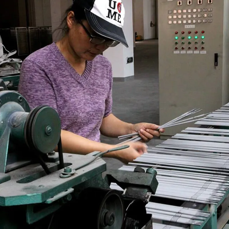 Baguette de soudage E7018 2.5/3.2/4.0mm Électrode J506fe Soudage de l'acier au carbone et de l'acier faiblement allié Export OEM